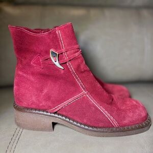 La Canadienne Women's Boots Size 7.5M Red Suede Zipper Block Heel Ankle Booties